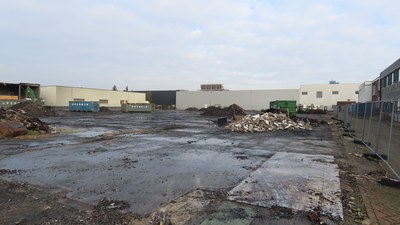 912345 Afbeelding van het opruimen van de laatste restanten van de grote brand op 6 september 2024 op het perceel ...